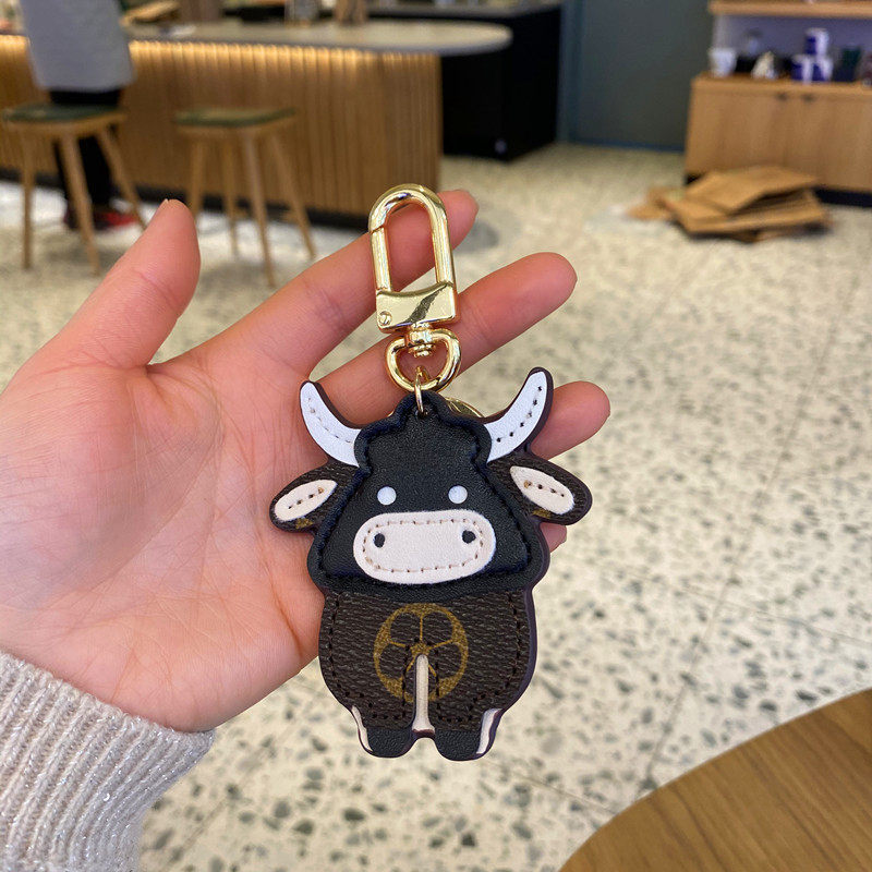 (Clearing inventory at a loss, special offer area) Maverick car keychain couple pendant female cartoon old flower keychain