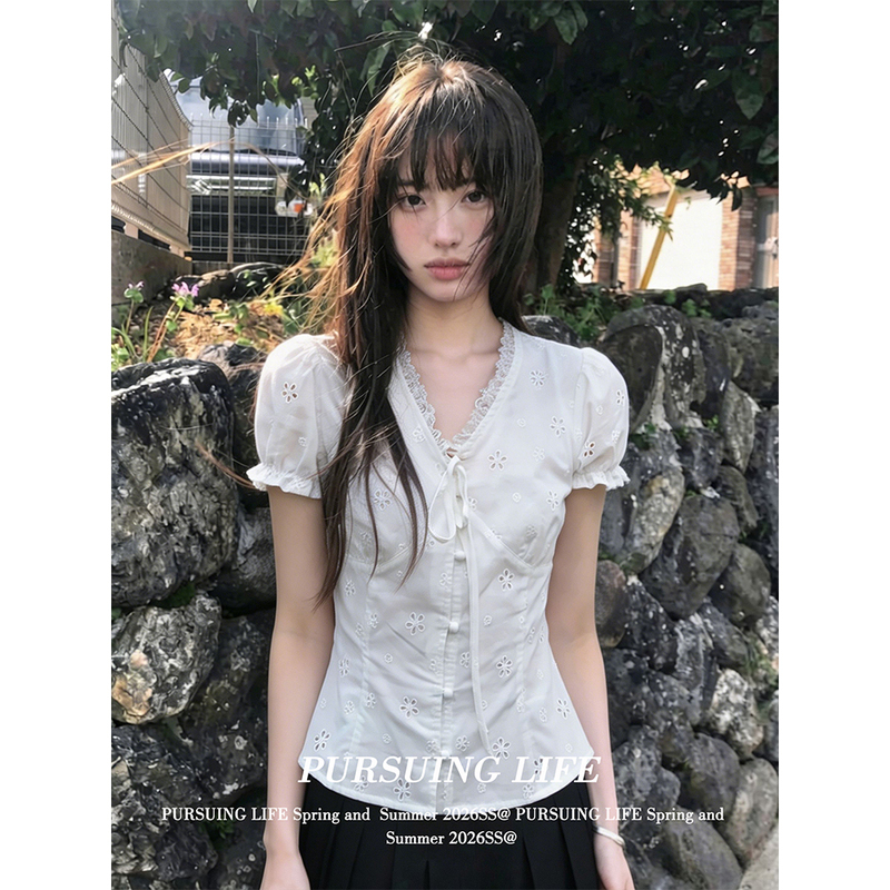 Korean-Style V-Neck Lace Short-Sleeve Shirt for Women, Summer Wear, Stylish Puff Sleeve Blouse, Slimming White Top, Ins Style Korean-Style V-Neck Lace Short-Sleeve Shirt for Women, Summer Wear, Stylish Puff Sleeve Blouse, Slimming White Top, Ins Style