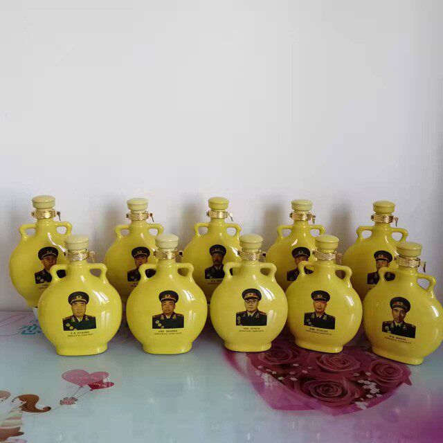 Old wine bottle ceramic pendulum decorated wine cabinet showing a dozen Marshal set of 1 kilo of empty bottle with lock catch