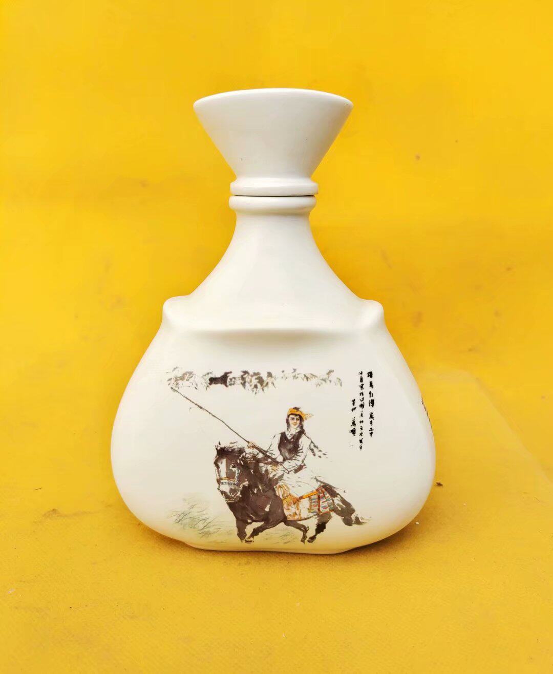 Wine bottle empty bottle Jingdezhen ceramic retro character figure heavenly dynasty on the top 1 pound high waist collection decoration
