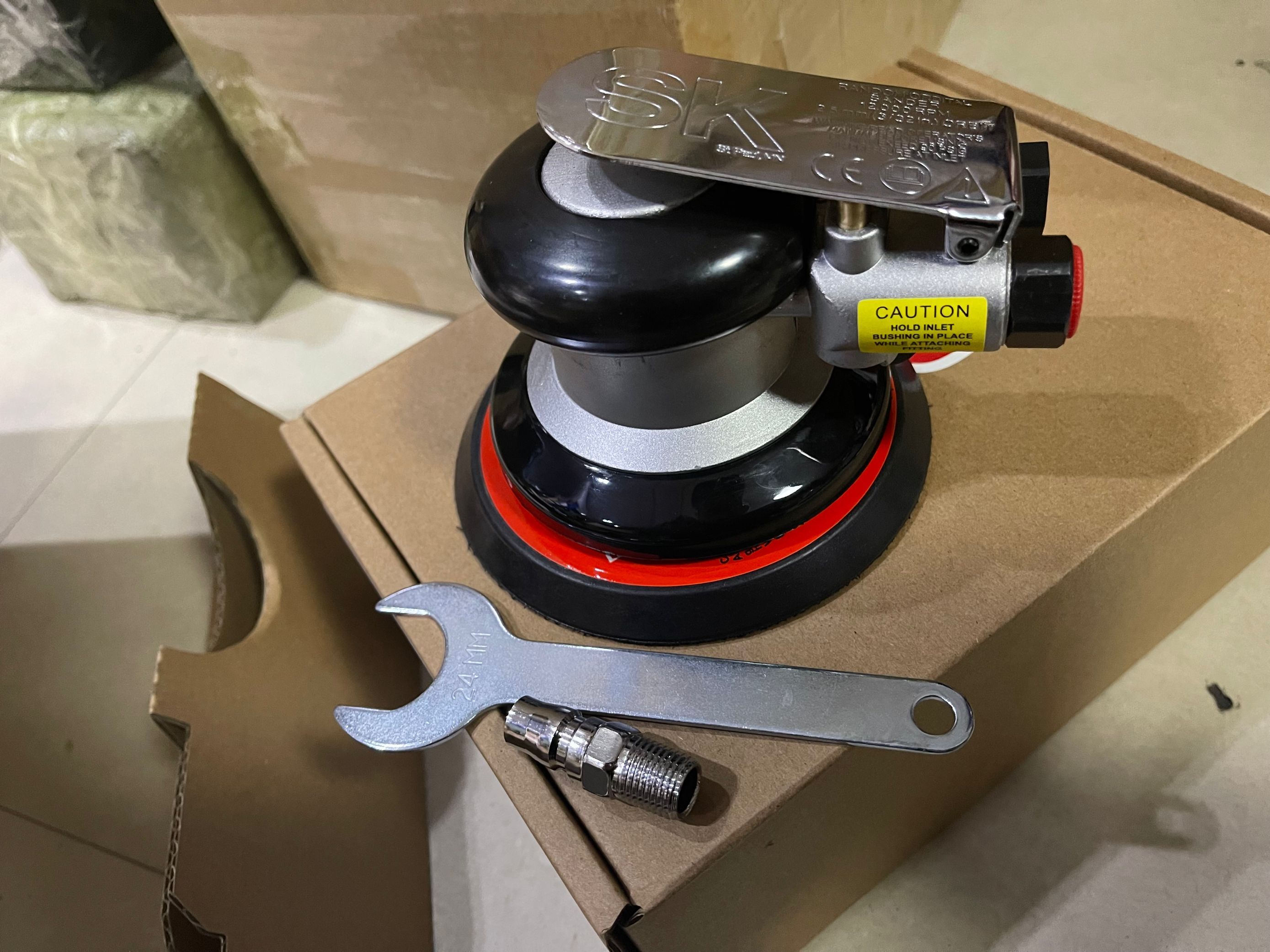 Taiwan SK125 pneumatic sandpaper machine 5 inch disc polishing machine grinding machine grinding machine