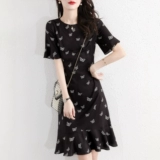 Экспорт иностранной торговли французская итальянская женская одежда крупная бренда бренда снятие кабинета скидка баланс одно единственное платье с рыбным хвостом