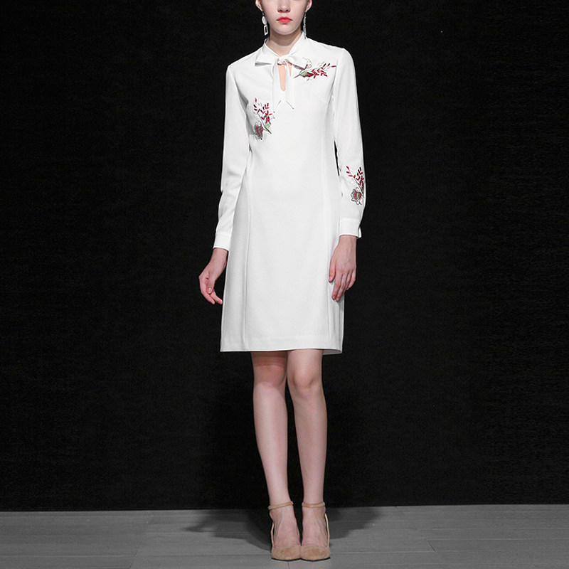 2017秋装新款女装优雅名媛立领灯笼长袖收腰显瘦贴花名媛连衣裙