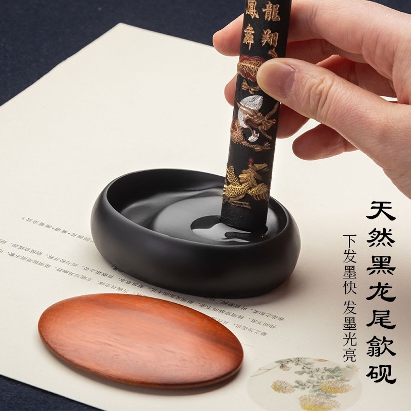 Natural Raw Stone Black Dragon Tail Inkstone, a Treasure in the Palm, Small Calligraphy Inkstone for Portable Use, with Lid for Moisturizing and Preventing Ink from Drying, Small Inkstone for Calligraphy and Painting, Ink Dish, Ink Tray, Brush for Practicing Calligraphy, Four Treasures of the Study