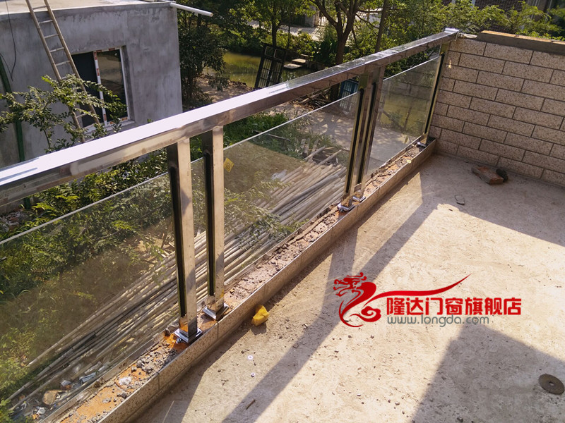 Stainless steel guardrail glass guardrail glass handrail glass fence 304 stainless steel guardrail production