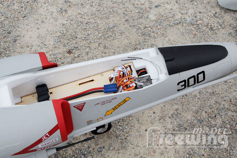 Самолет на дистанционном управление freewing 飞翼模型 a-4e/f 天鹰 80mm涵道 遥控模型飞机 Flying