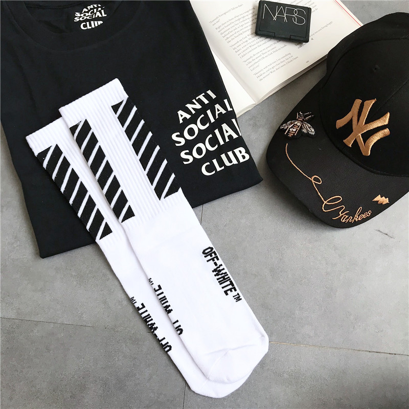 4 cặp Châu Âu và Mỹ ins chết fly thể thao vớ skateboard đường phố tide thương hiệu hip hop vớ cotton nam giới và phụ nữ các cặp vợ chồng trong vớ