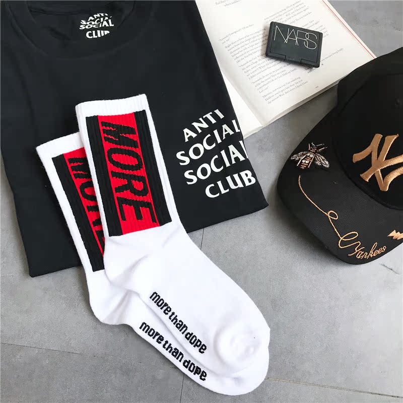 4 cặp Châu Âu và Mỹ ins chết fly thể thao vớ skateboard đường phố tide thương hiệu hip hop vớ cotton nam giới và phụ nữ các cặp vợ chồng trong vớ