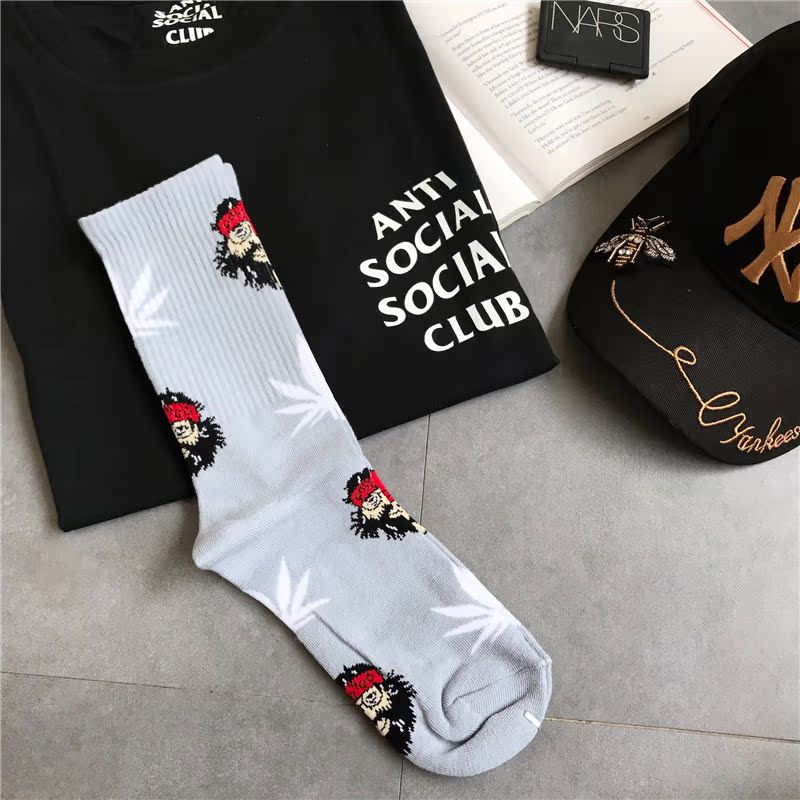 4 cặp Châu Âu và Mỹ ins chết fly thể thao vớ skateboard đường phố tide thương hiệu hip hop vớ cotton nam giới và phụ nữ các cặp vợ chồng trong vớ