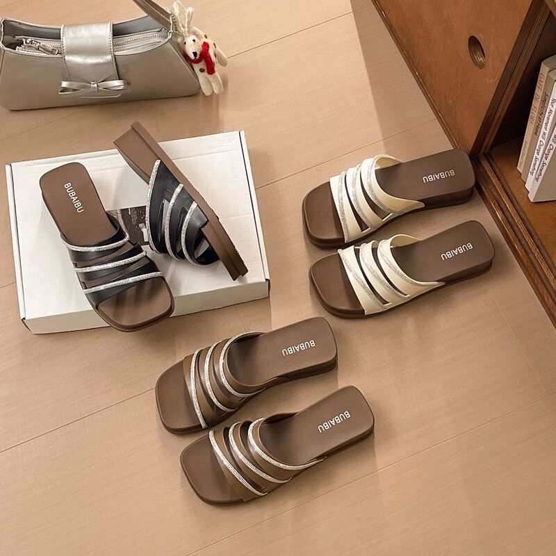 Korean Style Rhinestone Flip-Flops for Women, Summer Outdoor Wear, Flat Sandals, Open-Toe Beach Shoes Korean Style Rhinestone Flip-Flops for Women, Summer Outdoor Wear, Flat Sandals, Open-Toe Beach Shoes