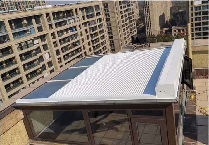 New Outdoor Model from Mainland China: Sunshade Curtains, Heat Insulation Curtains, Electric Sunshade Roller Blinds for Sunroom Lighting, and Ceiling Curtains