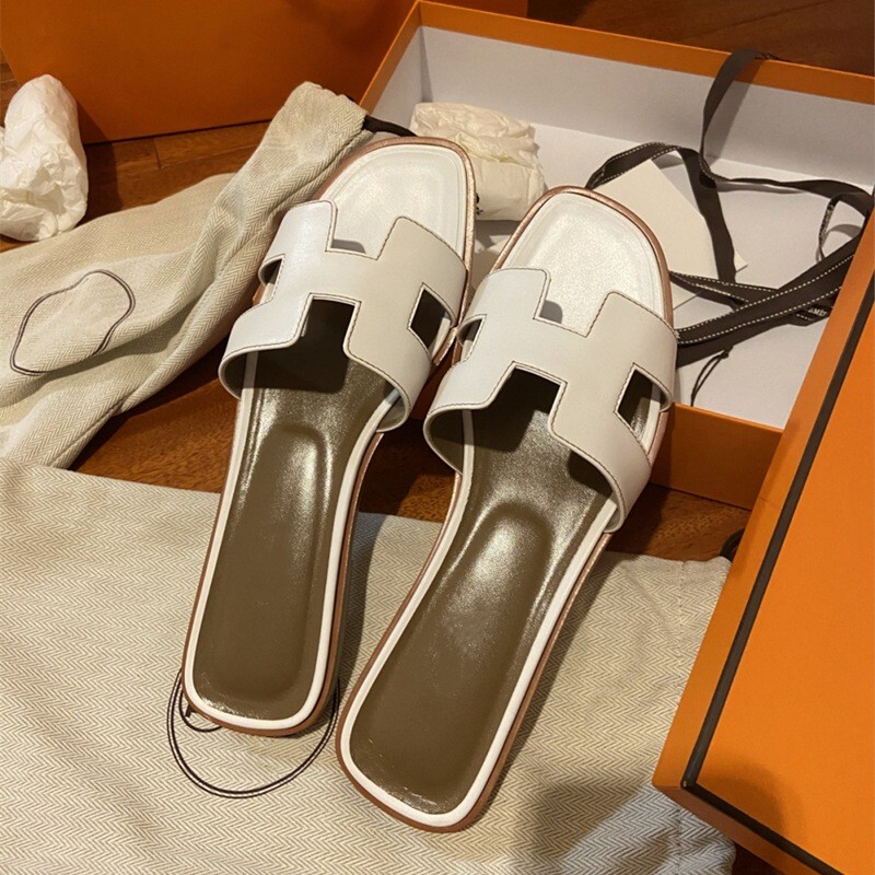 H-Shaped Slippers for Women, Suitable for Outdoor Wear in Summer, with a High-End Feel, Made of Genuine Leather, Flat-Soled, Open-Toe Sandals, Casual Travel Beach Sheepskin Sandals for Women