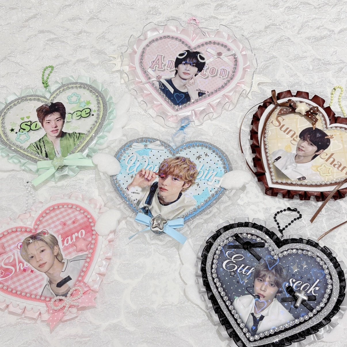 Riize pull-out chair heart-shaped name tag pendant bag hanger offline support materials gift giveaway