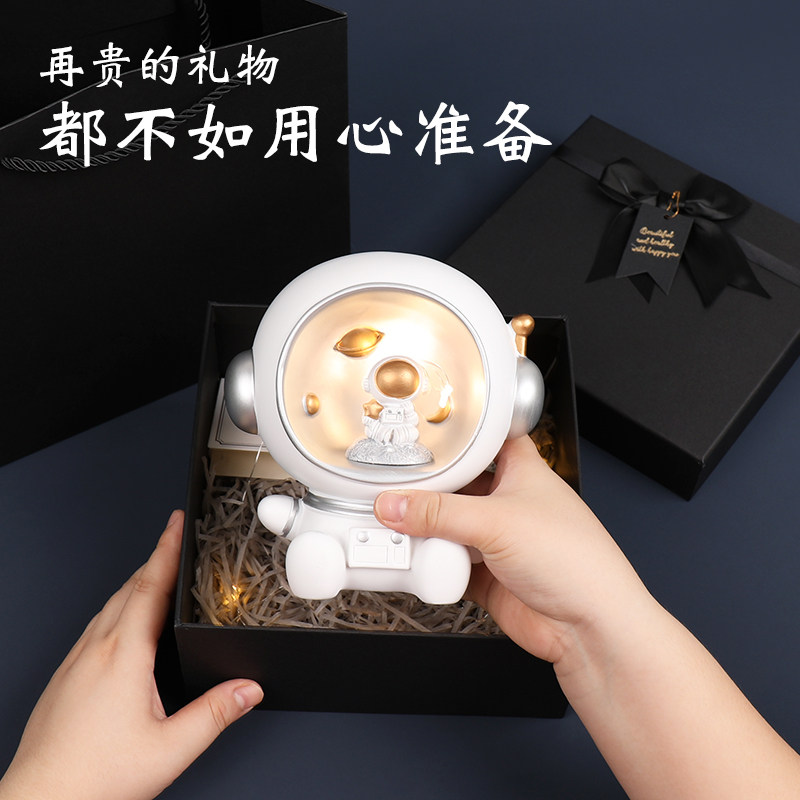 Children's birthday gift to boys 10 years old to give boys practical eight - ninety - year - old children gift astronauts