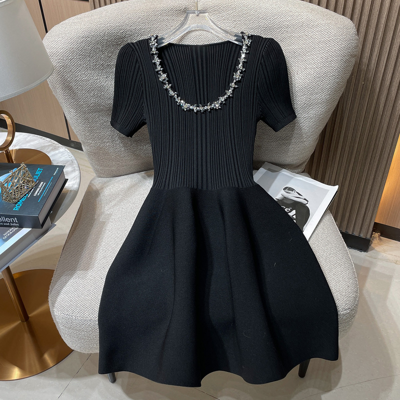 Black Knitted Dress 2026 Spring New Niche Design Sequin Slimming French Versatile Puffy Skirt Black Knitted Dress 2026 Spring New Niche Design Sequin Slimming French Versatile Puffy Skirt