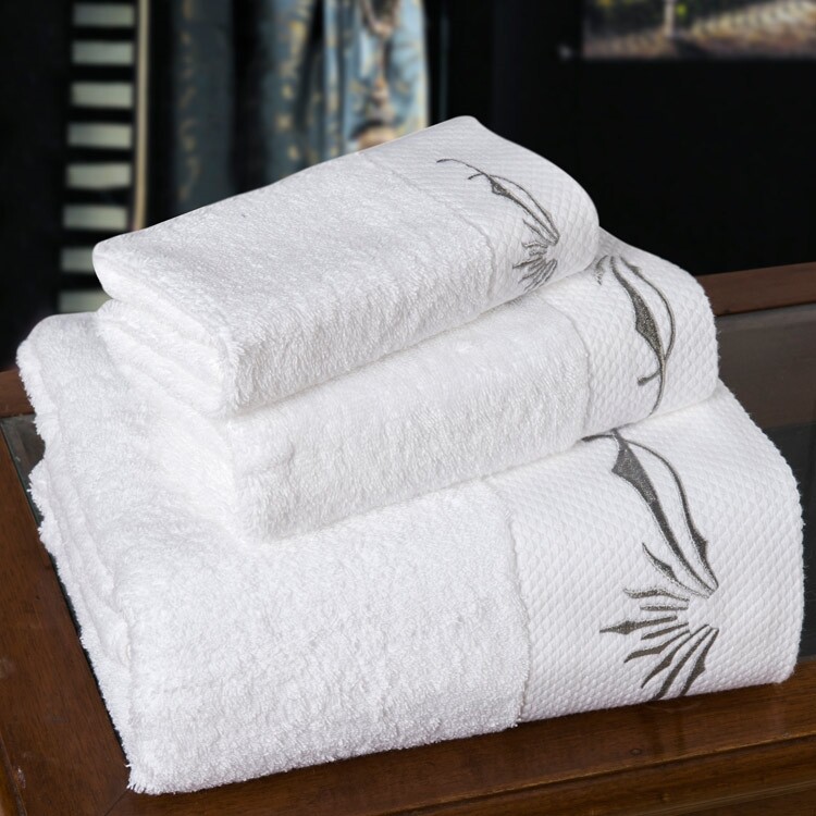 Step up thickened all-cotton platinum satin embroidered square towels towel bath towels 5 star hotel pure cotton guesthouse white three-piece set