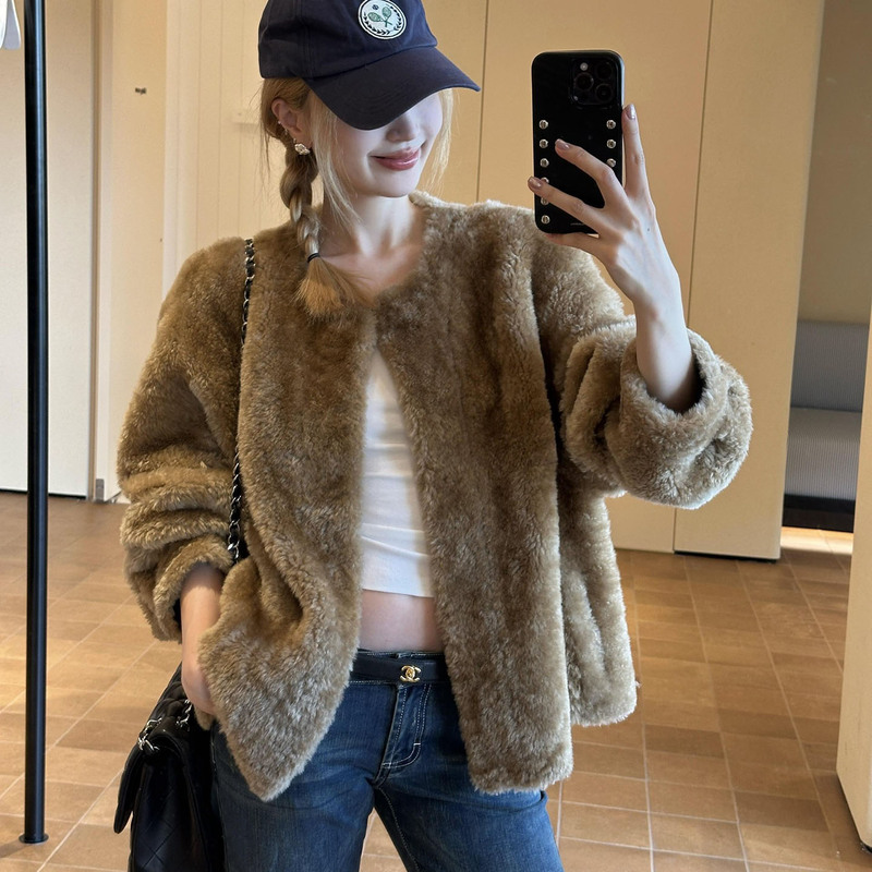 Autumn and Winter New Style Round-Neck Short Eco-Friendly Lamb Wool Fashion Slim-Fit Fur Coat Top Autumn and Winter New Style Round-Neck Short Eco-Friendly Lamb Wool Fashion Slim-Fit Fur Coat Top