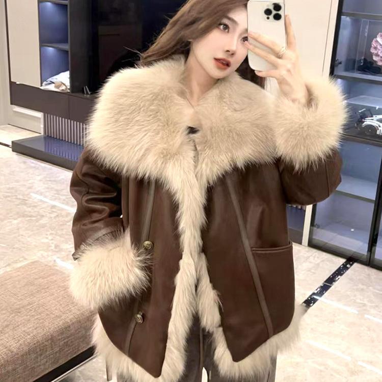 2025 Winter New Style Eco-Friendly Fox Fur Coat with Cotton Lining, Young and Fashionable Fur Coat for Women