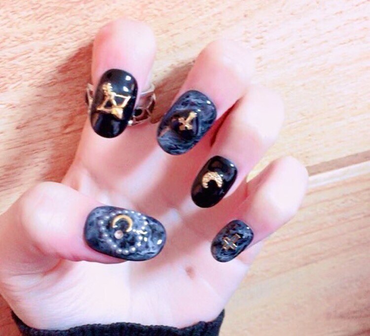 包邮日系美甲成品甲片超显白黑色晕染立体桃心十字架饰品甲中长圆