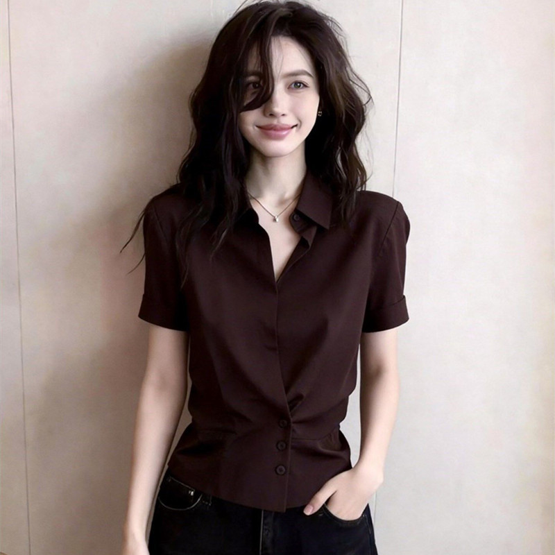Authentic New 2026 Summer Melard Coffee-Colored Short-Sleeve Shirt with a Turn-Down Collar, Waist-Cinching, Slimming, and Elegant Top for Women