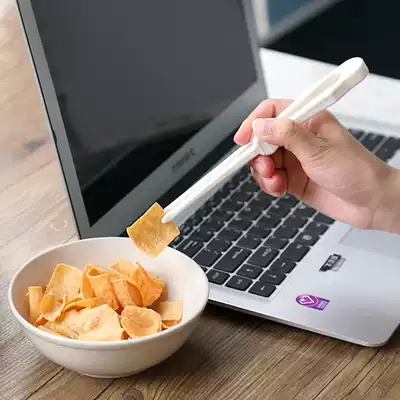 Eat potato chips artifact food clip cute tweezers small non-dirty hands mini snack clip chopsticks food clip try