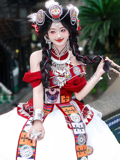 新款少数民族纳西族服饰苗疆爆款摄影苗族红色少女套装高端旅拍服