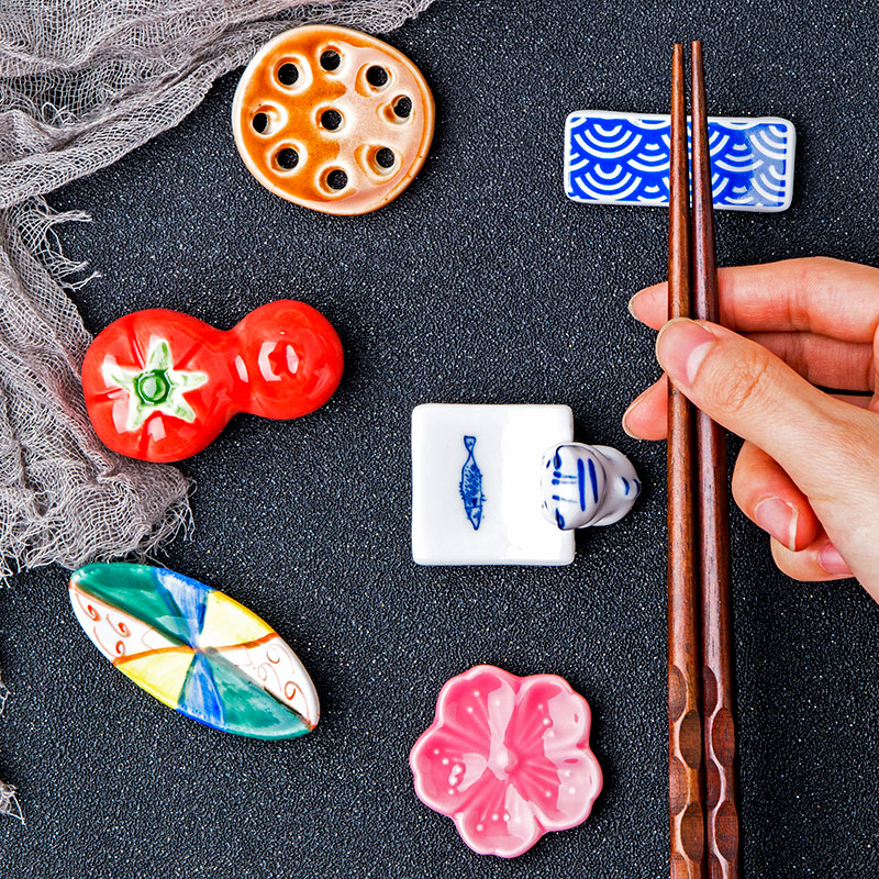 Express little pure and fresh and ceramic chopsticks chopsticks Japanese creative ceramic tableware chopsticks holder frame pillow to put chopsticks topkapi furnishing articles