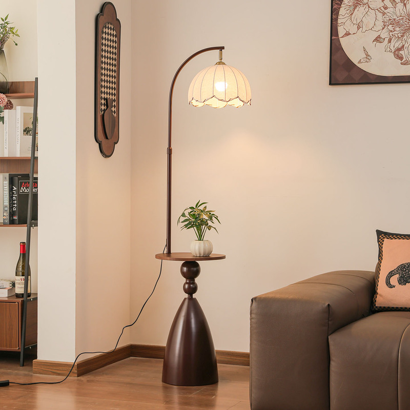 Gu Zhong's Antique-Style Floor Lamp, Placed Next to the Sofa in the Living Room, Creates an Atmosphere of the South Seas Retro Style, Suitable for Bedroom Bedside Tables and as a Decorative Table Lamp Gu Zhong's Antique-Style Floor Lamp, Placed Next to the Sofa in the Living Room, Creates an Atmosphere of the South Seas Retro Style, Suitable for Bedroom Bedside Tables and as a Decorative Table Lamp