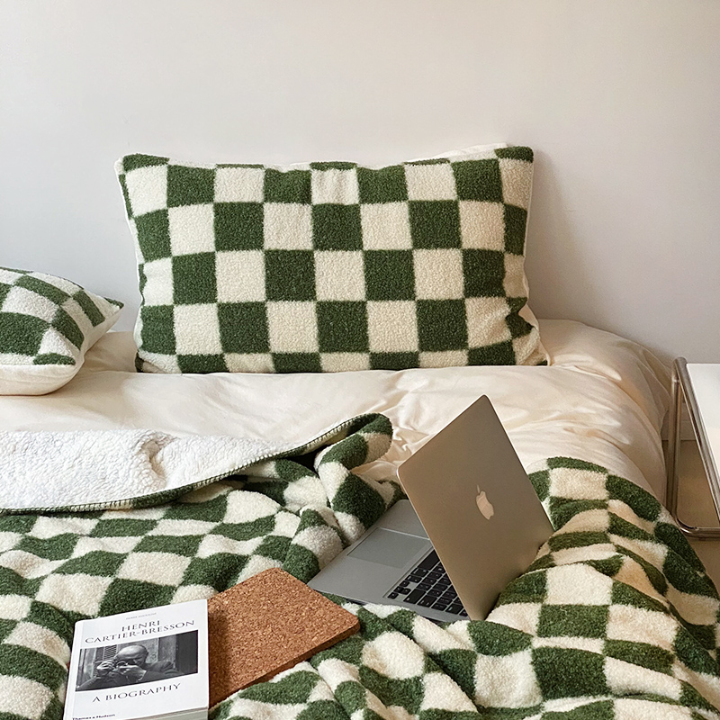 Checkerboard Teddy fleece blanket autumn and winter bedroom warm lamb fleece blanket office nap coral fleece blanket