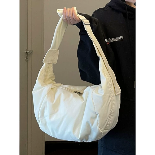 Сумка через плечо, универсальная демисезонная вместительная и большая сумка на одно плечо с пухом