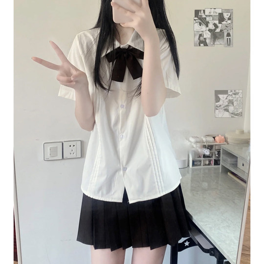 Базовая рубашка с короткими рукавами со складками в японском стиле.