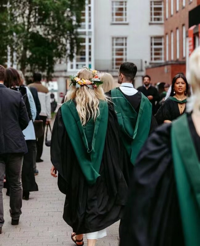 英国利兹大学UniversityofLeeds学士服硕士服博士服毕业礼服定制