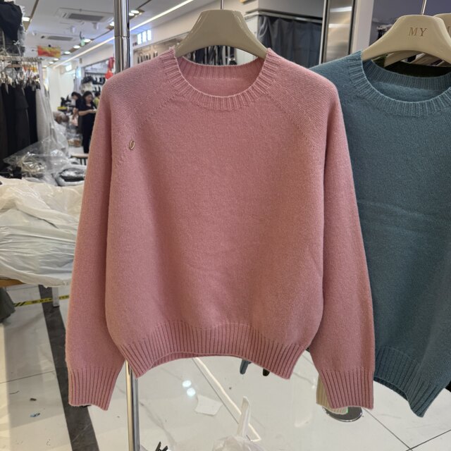 Seamless one-piece autumn and winter new women's fashionable and simple round neck pullover sweater sweater top woolen sweater soft and waxy