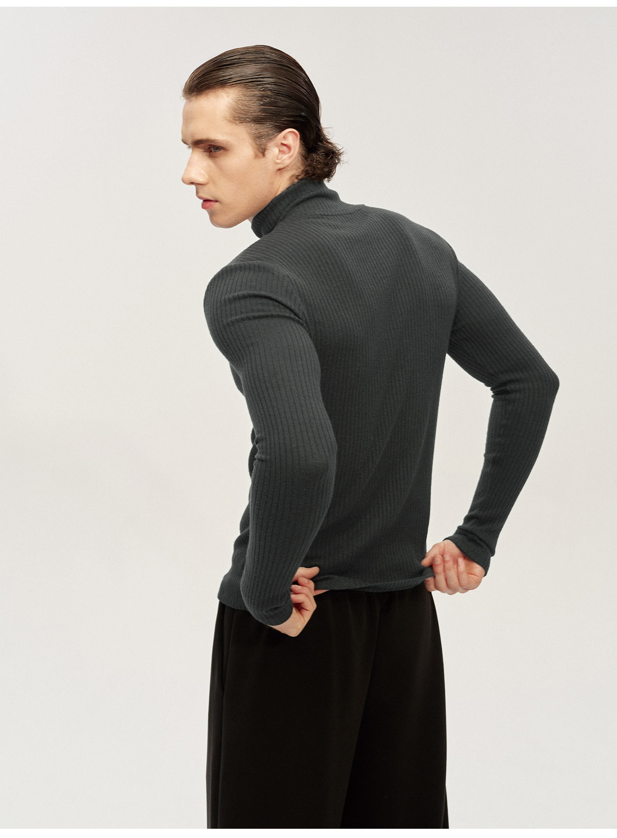 JCAESAR High-Neck Buttoned Slim Sweater