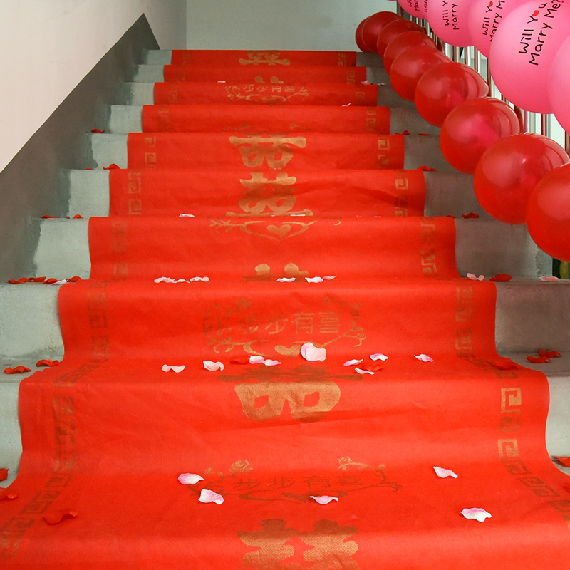 Wedding supplies red non-woven wedding carpet disposable wedding arrangement housewedding anti-slip stairs in the door
