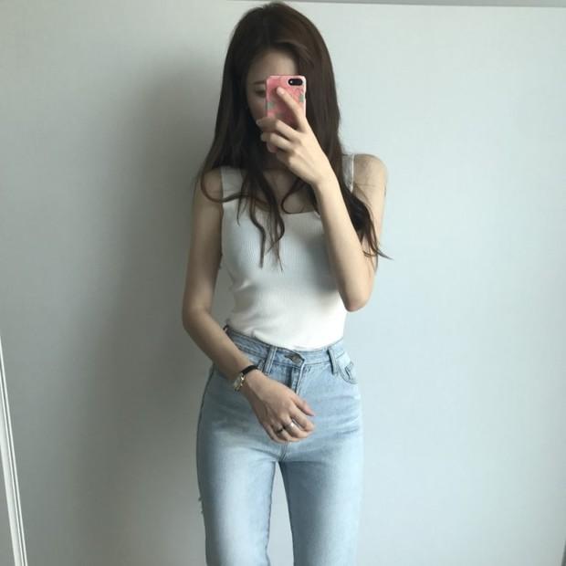Mặc một chiếc áo len ngắn cổ chữ U đan mỏng Slim vest kiểu dáng của phụ nữ thời trang công sở nữ