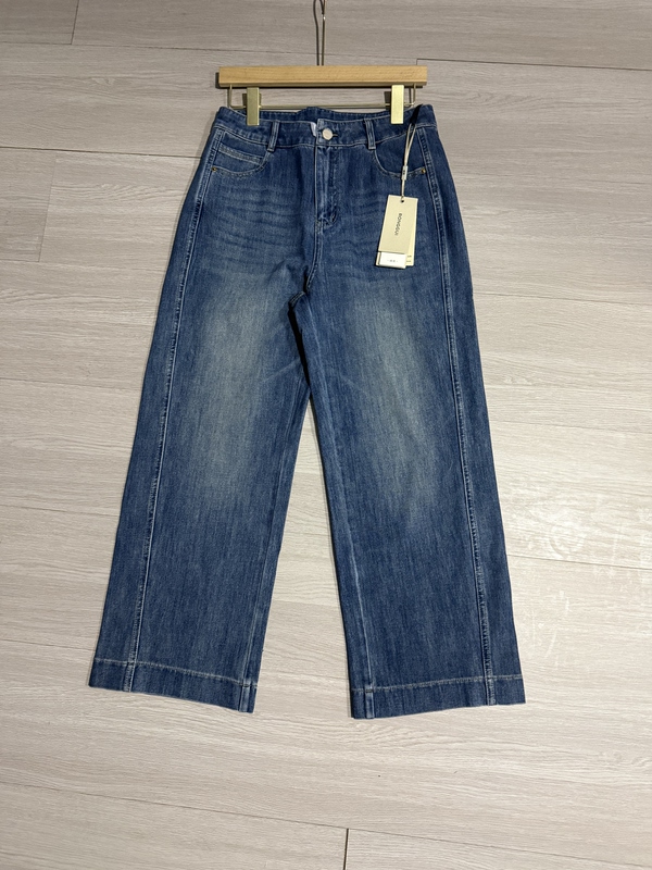 Velvet Jeans for Women, Straight-Leg, Four-Way Stretch, Cropped Length, Comfortable for Squatting, Suitable for Daily Commuting and Versatile
