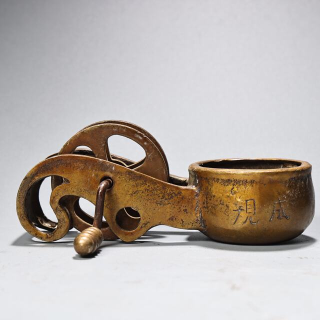 Antique copperware, brass ink fountain, old-fashioned scribing equipment, ancient woodworking supplies, decorative crafts, collectibles, ornaments