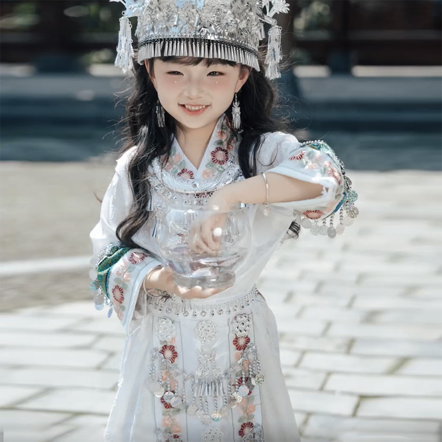 苗族儿童服小学生演出服土家族服饰三月三少女套装幼儿园夏季薄款