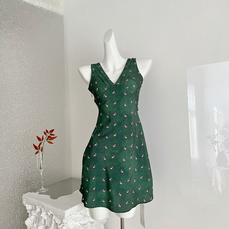 Rare Z Spring Garden Diagonal Cut Slim Fit Deep V Floral Dress