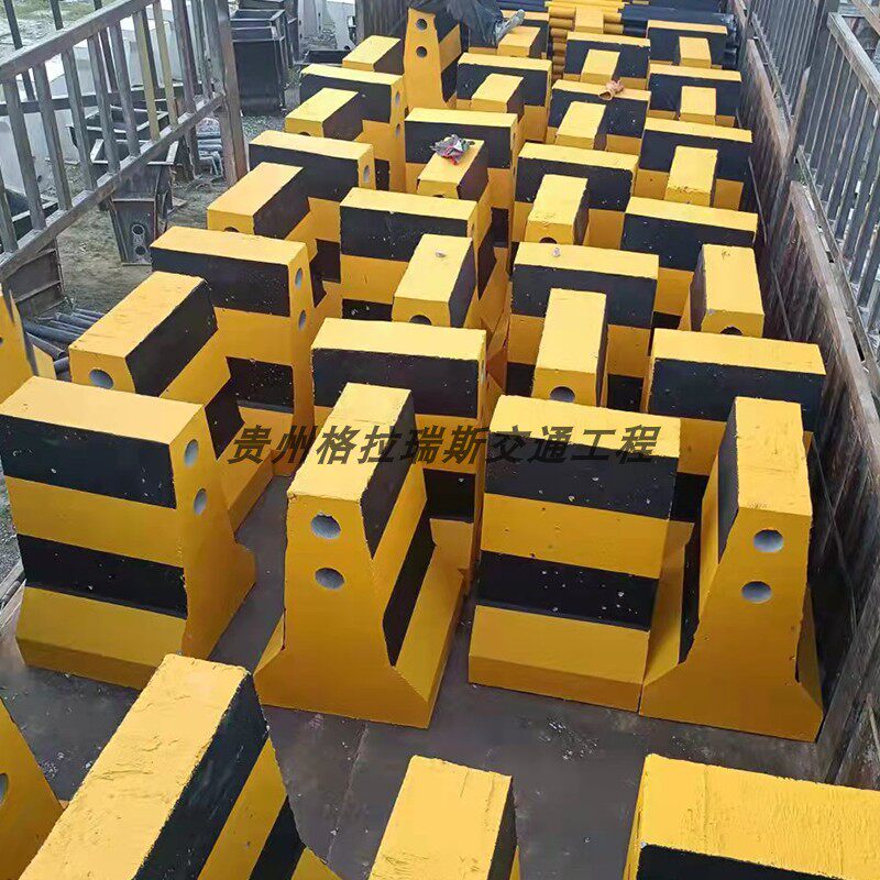 Cement Mpier Yellow Black Concrete Barricade Anticollision Guard Barrier Isolation Protection High Speed Toll Road Port Triage Warning Pier