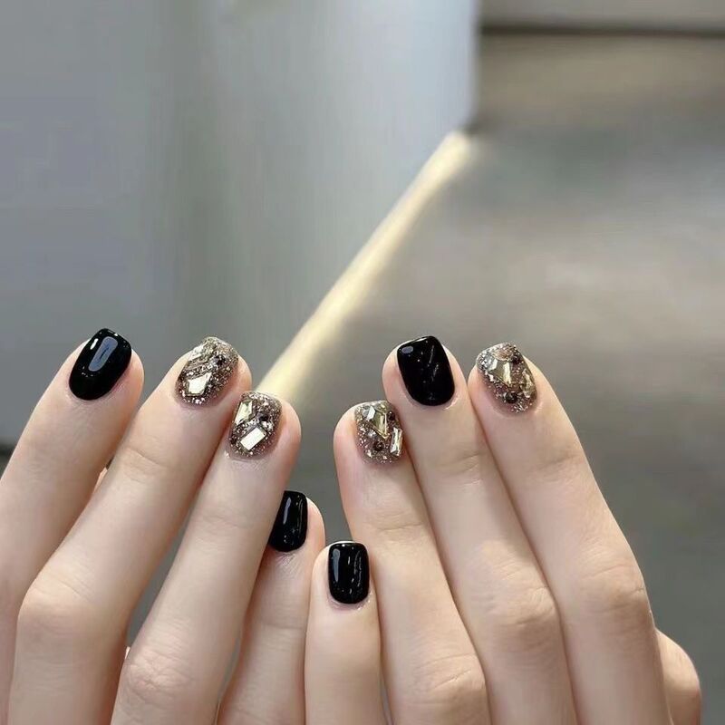 Purely Handmade Short Style High-End Champagne Color Sparkling Black Sweet and Cool Girl Temperament Brightening Nail Stickers