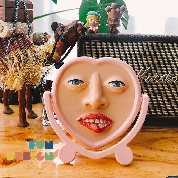 Thailand's exclusive planner three-dimensional face expression spoof funny desktop vertical make-up mirror creative gift