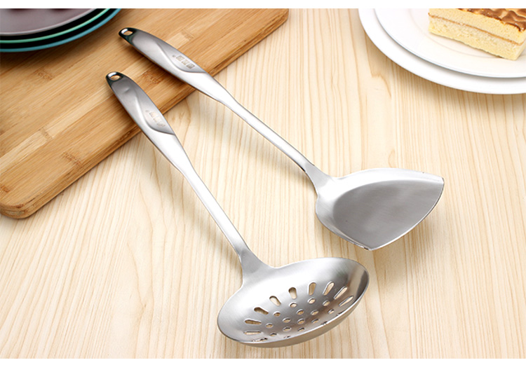 Thép không gỉ thìa dày lớn tay cầm dài nấu ăn xẻng rỗng cách nhiệt chống bỏng bếp đồ dùng nhà bếp xẻng muỗng chao gang