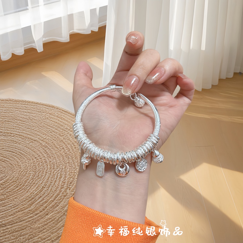 999.9 Pure Silver Cat Paw Bracelet for Women, Symbolizing Peace, Joy, and Wealth, with Yellow God of Wealth Pendant 999.9 Pure Silver Cat Paw Bracelet for Women, Symbolizing Peace, Joy, and Wealth, with Yellow God of Wealth Pendant