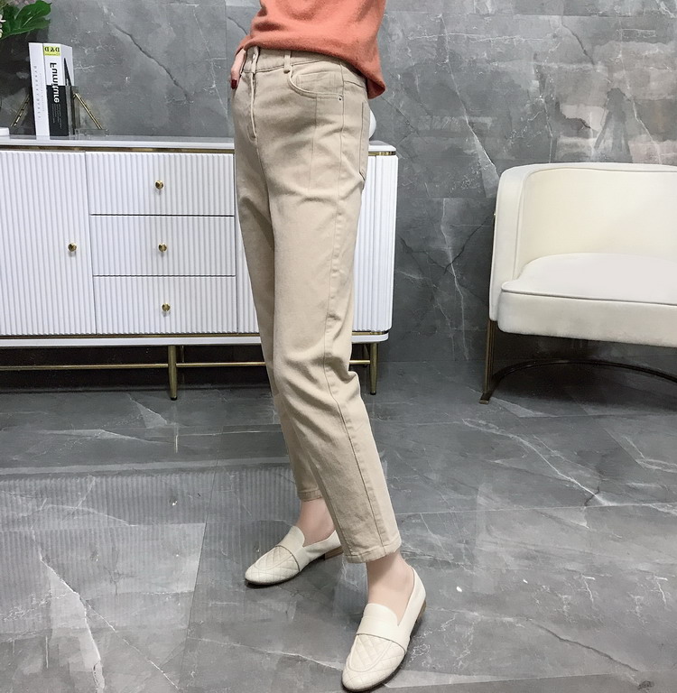 磨毛绒里锥形裤,巧搭塑造好身型