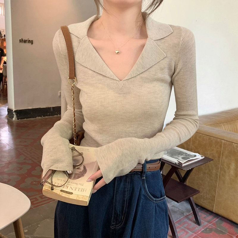 Polo Collar V-Neck Knitted Base Shirt for Early Autumn, Slim Fit, Flattering, with Bell Sleeves, Soft and Elegant, Suitable as an Inner Layer Sweater Top