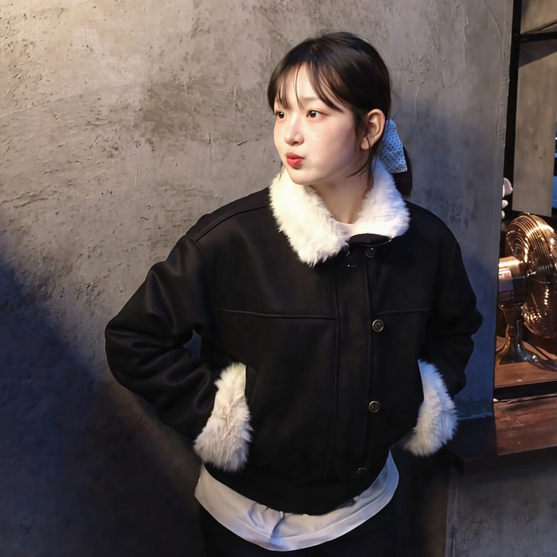 2025 New Black Thickened Fur Integrated Warm Jacket for Women, Winter Short Top for Petite Figures