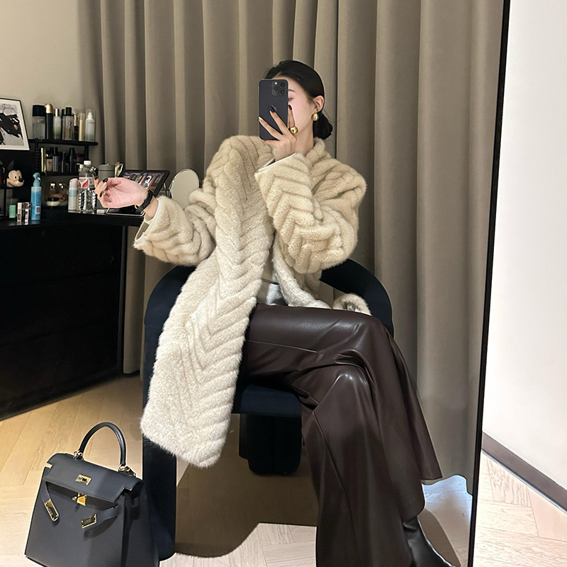 Mid-Length Herringbone Pattern Eco-Friendly Fur Women's 2025 Winter High-End Faux Mink Fur One-Piece Coat