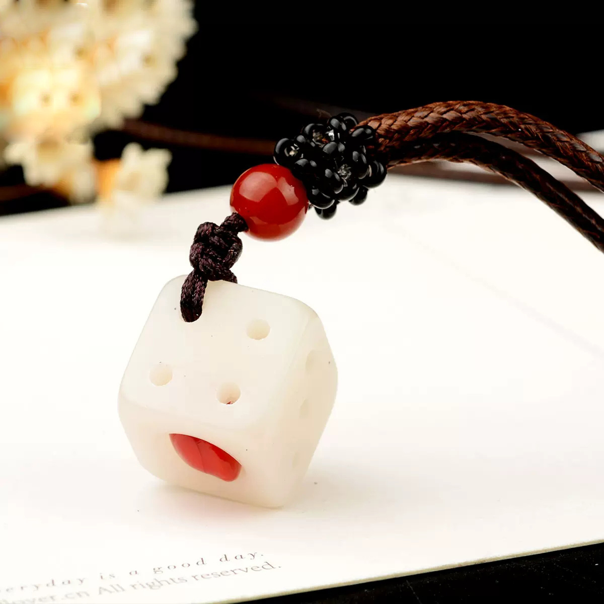 Lingang Anh Red Bean White Jade Bodhi Root Pendant Syth Dice Dice Men And Women Necklace Pendant Valentine's Day Gift Videos